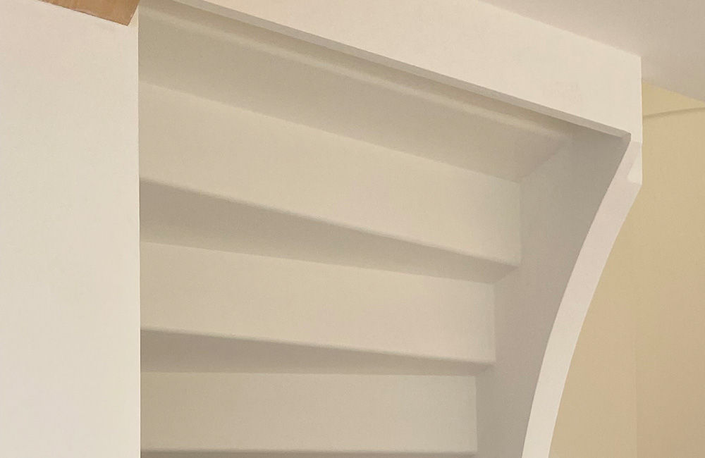 Rohbautreppe, Unterseite gespachtelt und gemalt